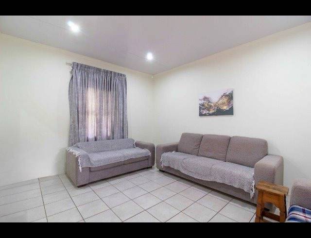 3 BEDROOM HOUSE FOR SALE IN BLUFF